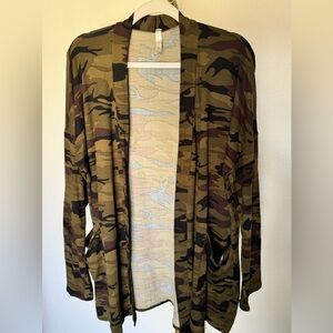 Long Sleeve Light Weight Camo Cardigan with Front Pockets